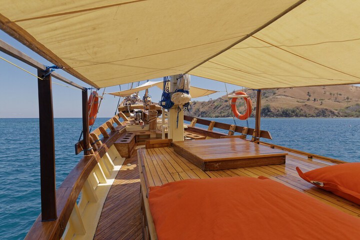 Sundeck 27 of 28