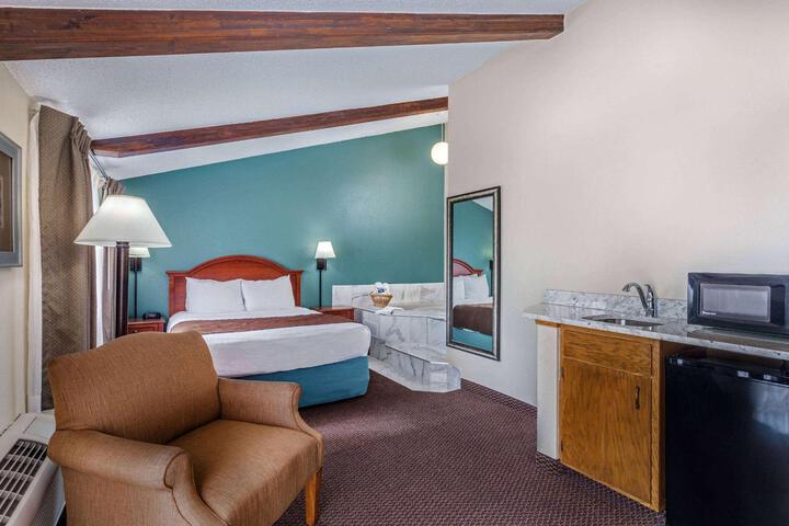2 Queen Beds (27 of 28)