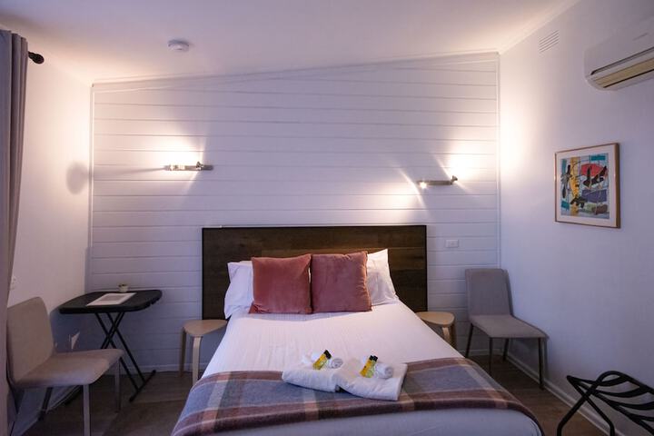 Room 5 of 65