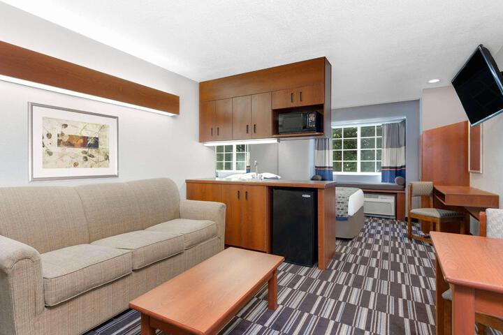 1 Queen Bed (14 of 21)