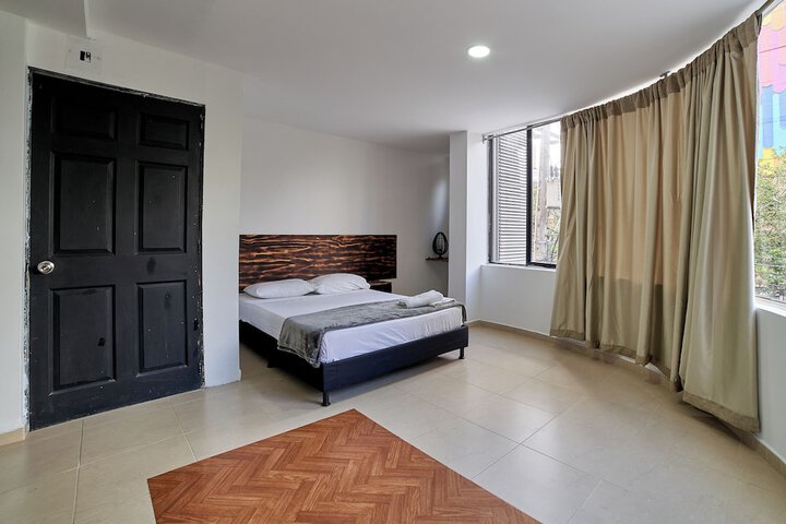 Room 16 of 40