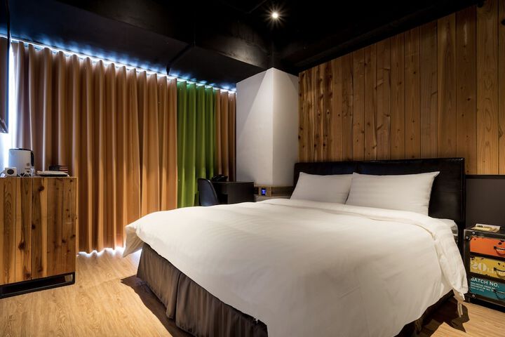 Room 12 of 77