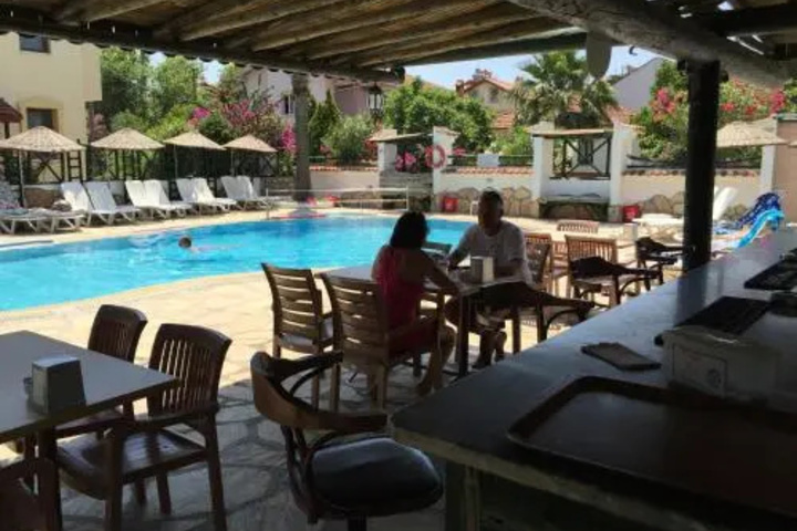 Pool 4 of 6