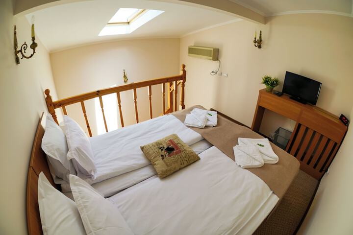Room 6 of 37