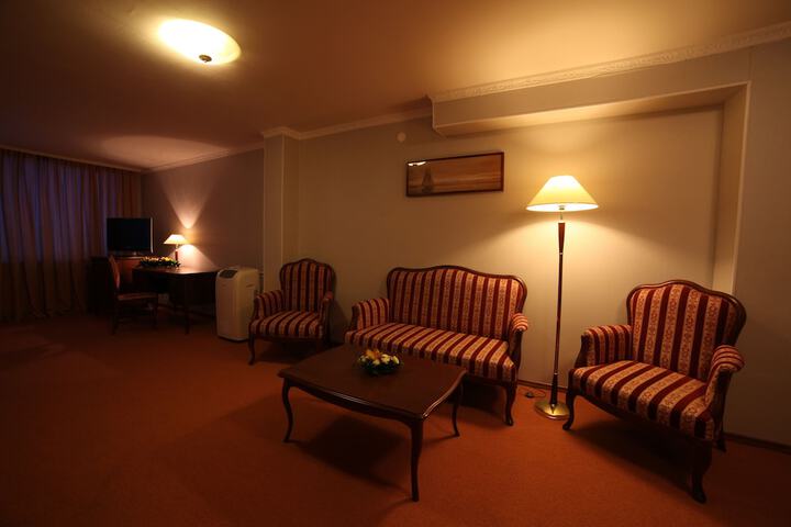 Room 8 of 52