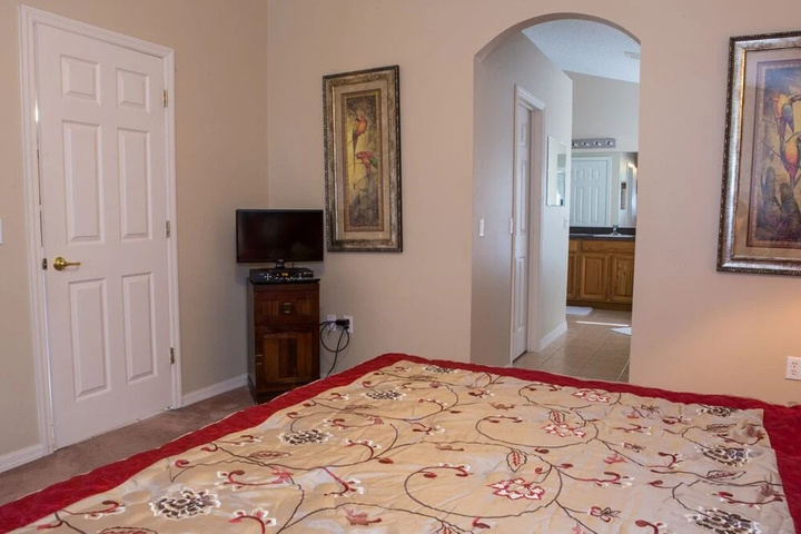 Room 6 of 15