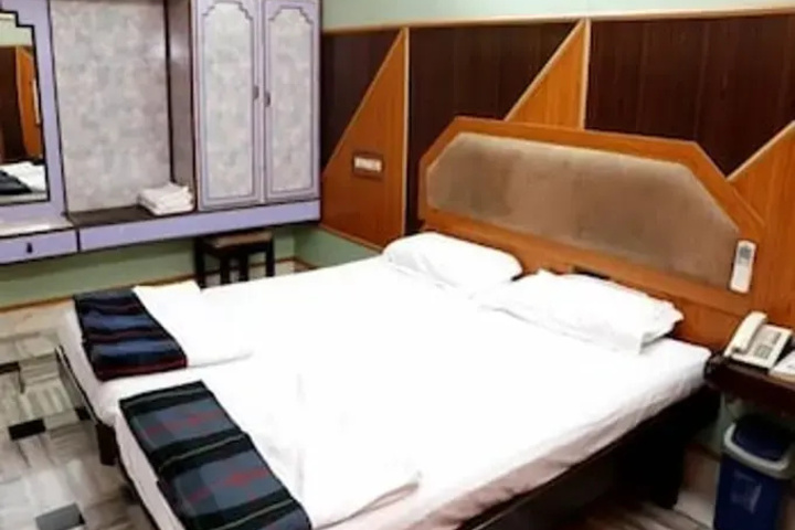 Room 6 of 18