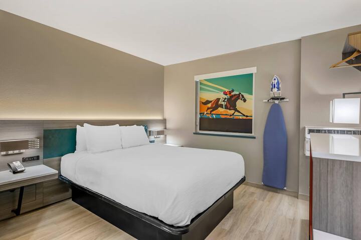 Room 16 of 30