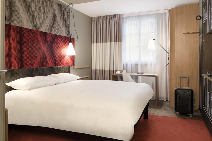 Room 3 of 53