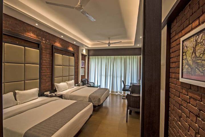 Room 4 of 16