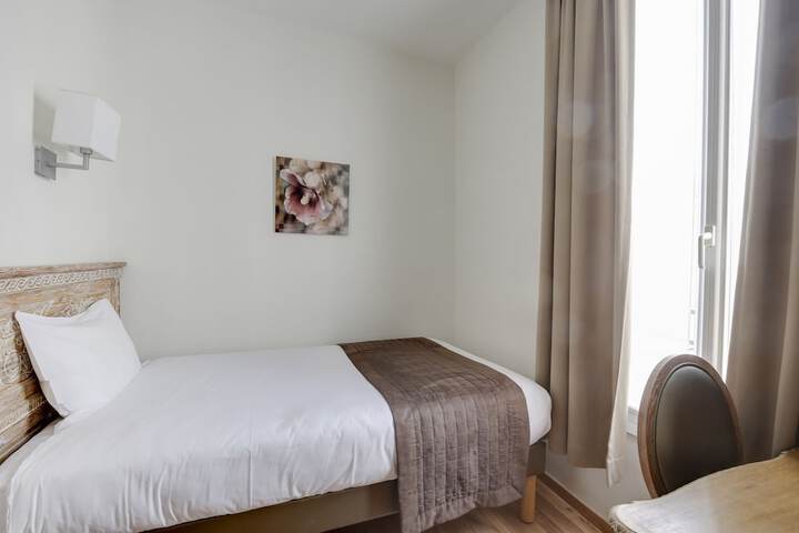 Room 8 of 41