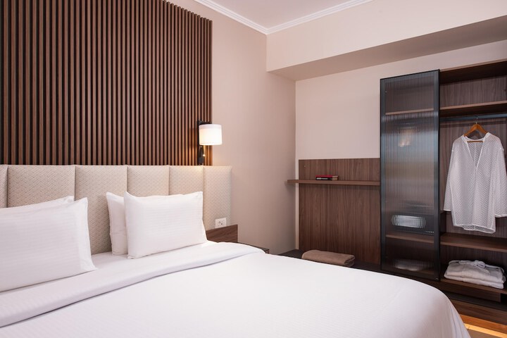Room 43 of 283