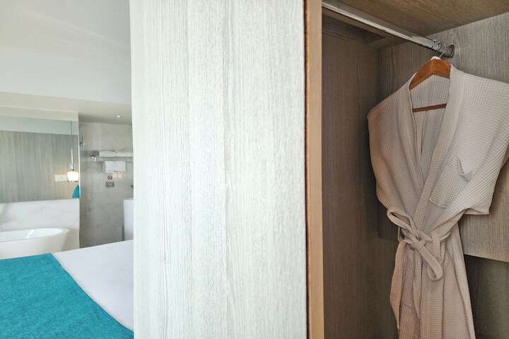 Room 57 of 109