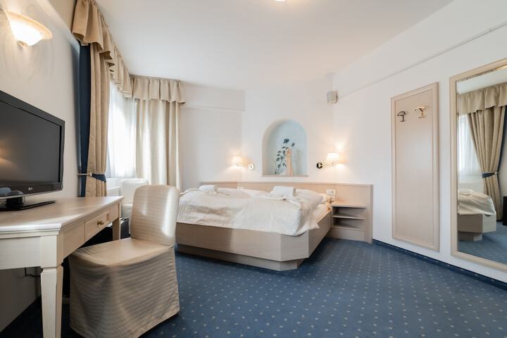Room 48 of 101