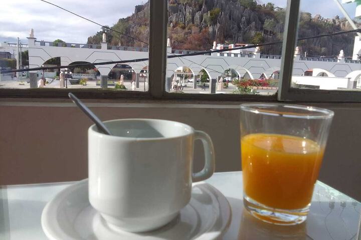 Breakfast/Coffee Service 23 of 32