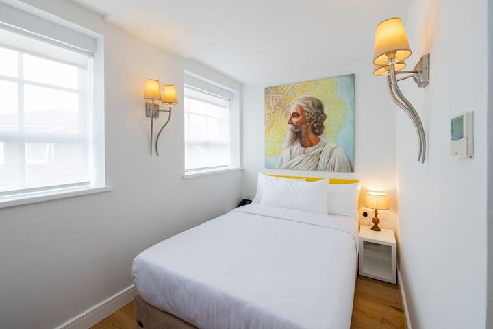 Room 25 of 171