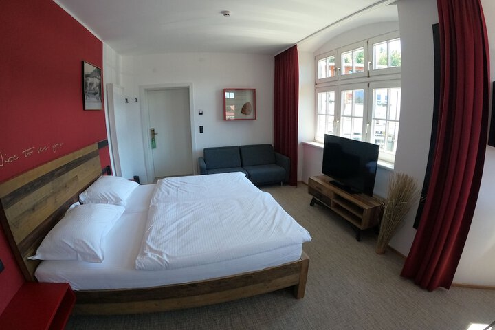 Room 34 of 94