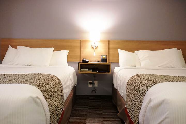 1 Queen Bed (9 of 50)