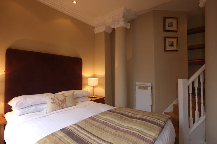 Room 42 of 100