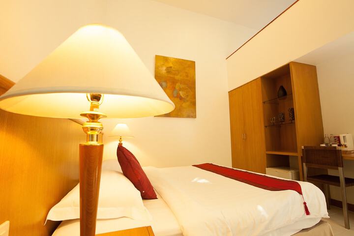 Room 9 of 71