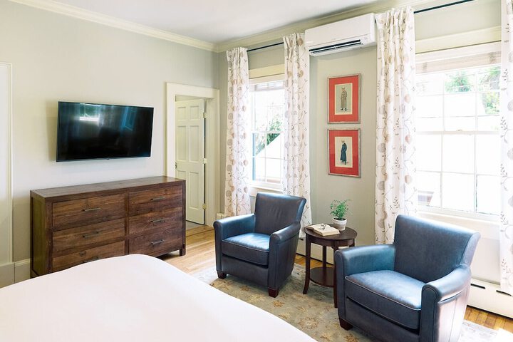 Room 65 of 176