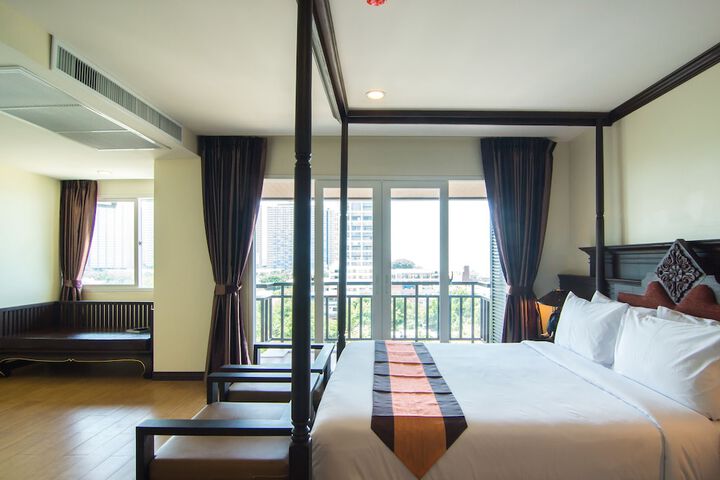 Room 8 of 192