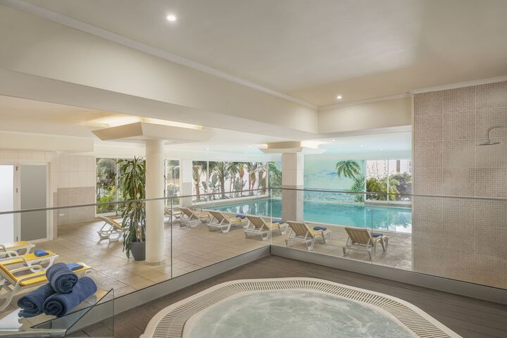 Hotel Pool