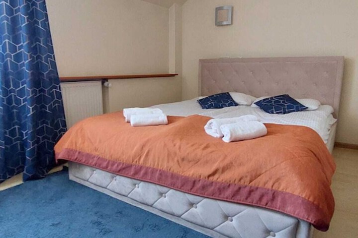 Room 15 of 77