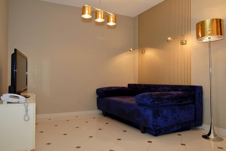 Room 30 of 244