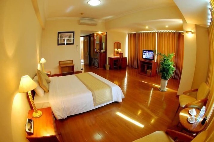 Room 8 of 34