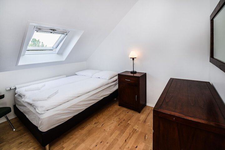 Room 4 of 20