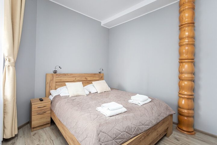 Room 45 of 168