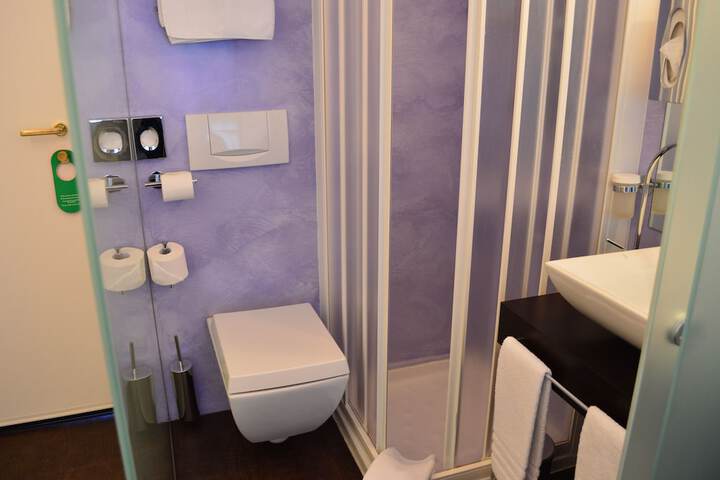 Room 18 of 25