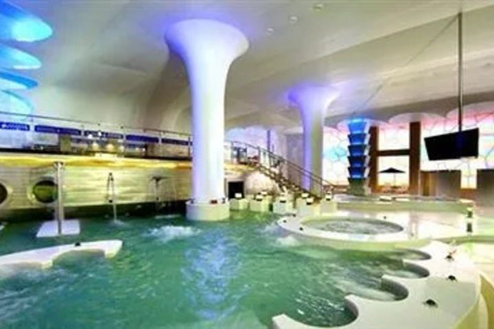 Pool 13 of 20