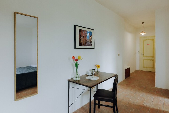 Room 8 of 19