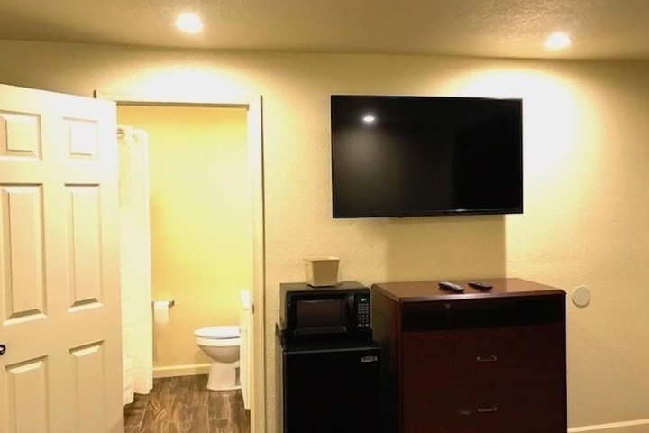 Room 17 of 31