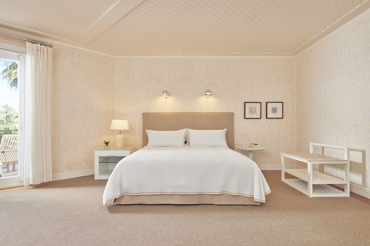 Room 4 of 76