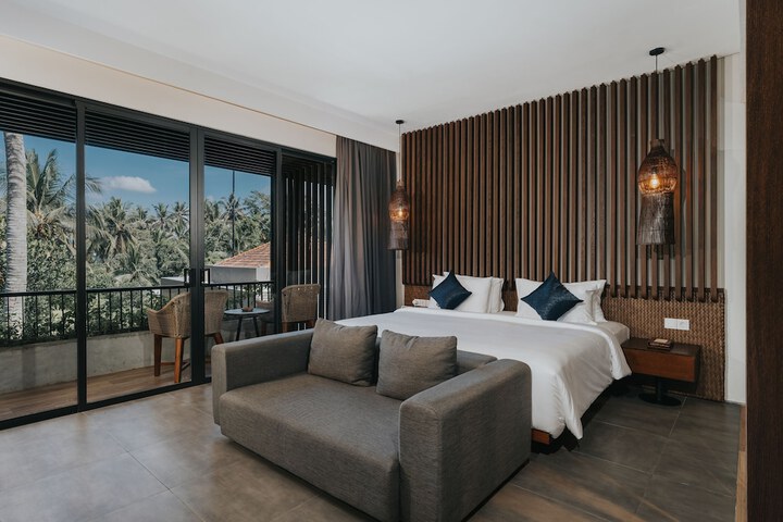 Room 3 of 77
