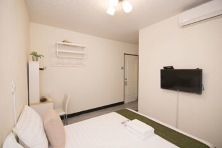 Room 32 of 35