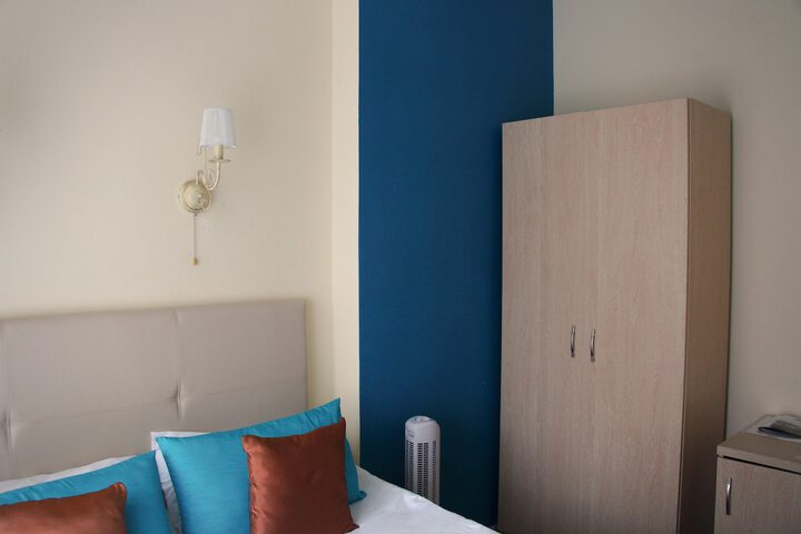 Room 17 of 41