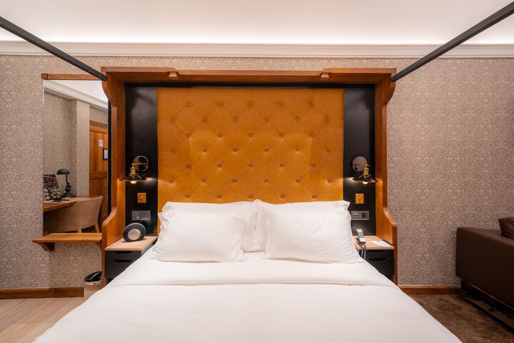 Room 16 of 50