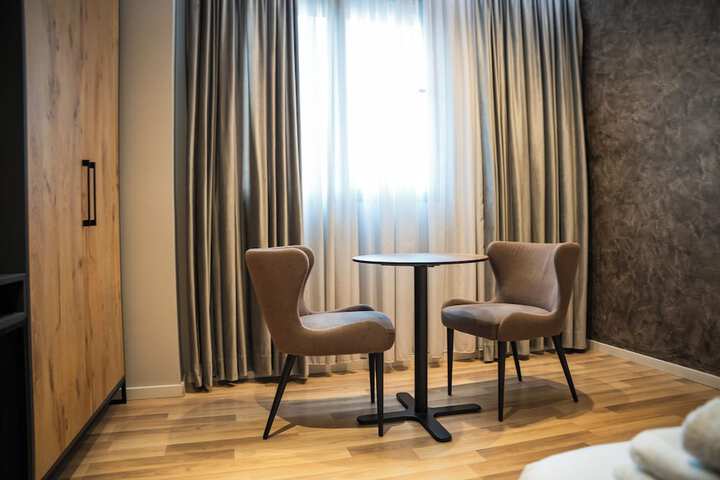 Room 4 of 32