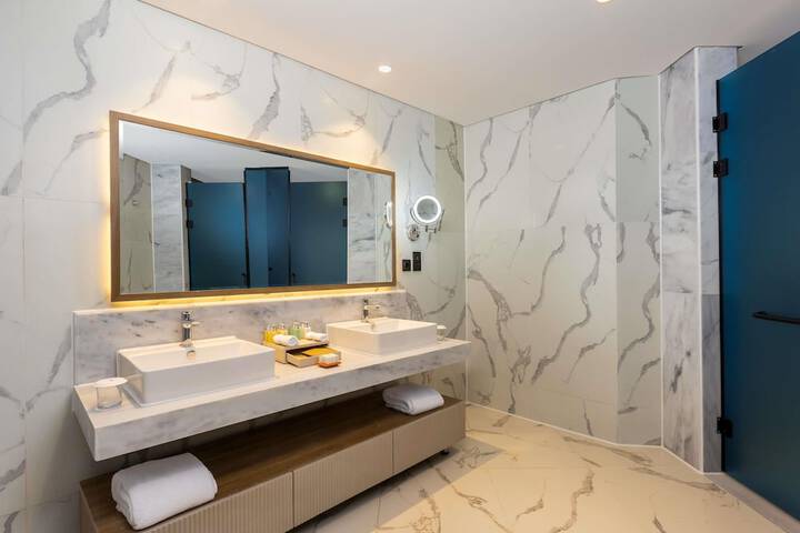 Room 50 of 180