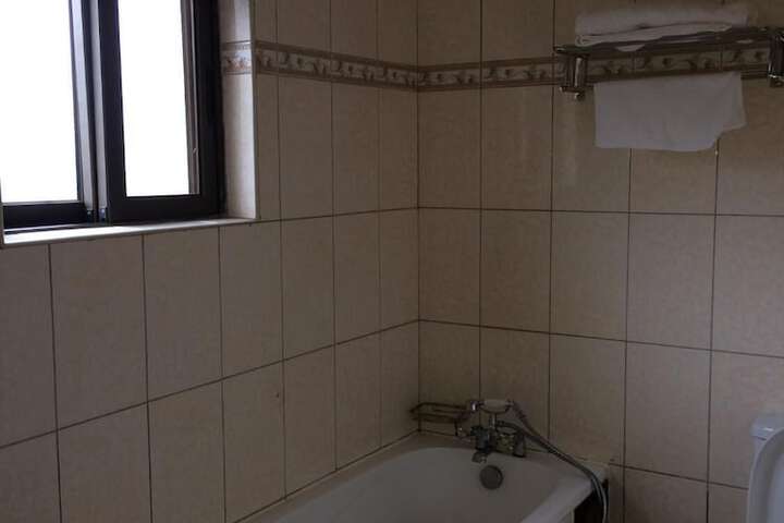 Room 10 of 17