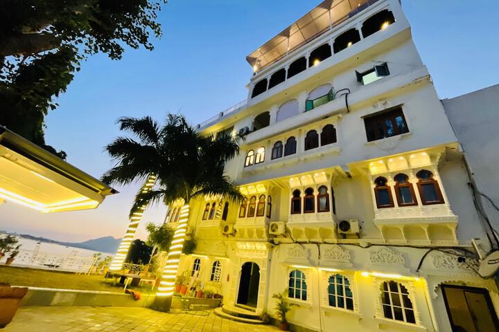 Hotel 8 of 9