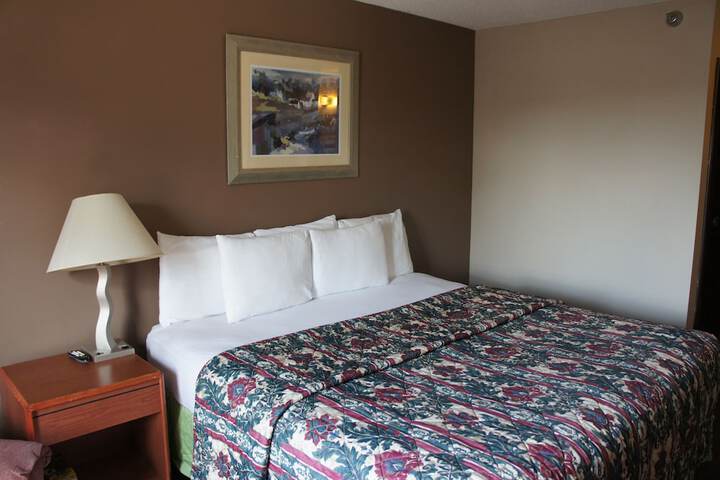 Standard | King Bed (4 of 20)
