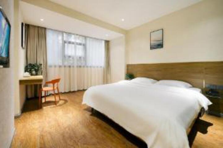 Room 6 of 8