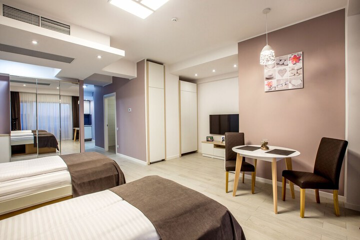 Room 42 of 166