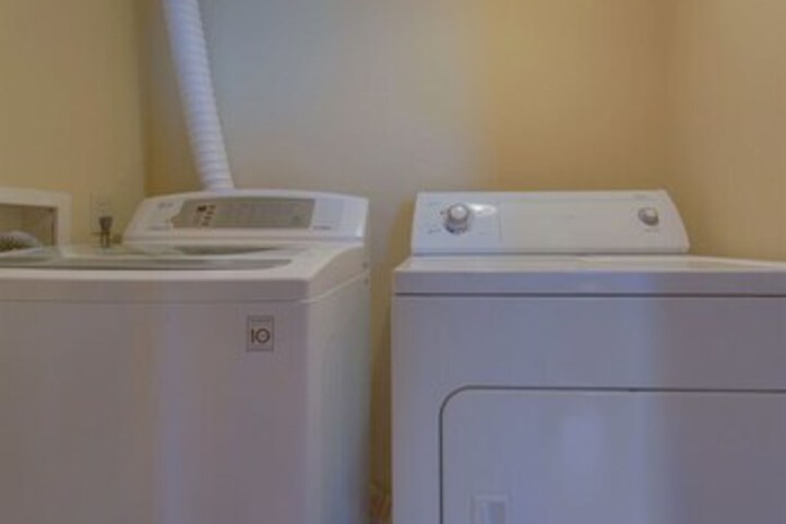 Laundry 21 of 40