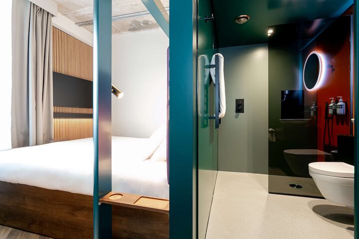 Room 32 of 89